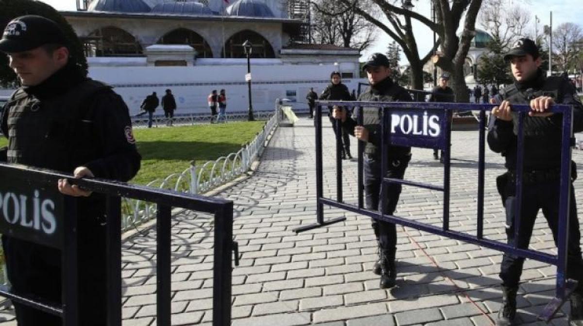 Bomb attack targets riot police in Istanbul, 5 wounded